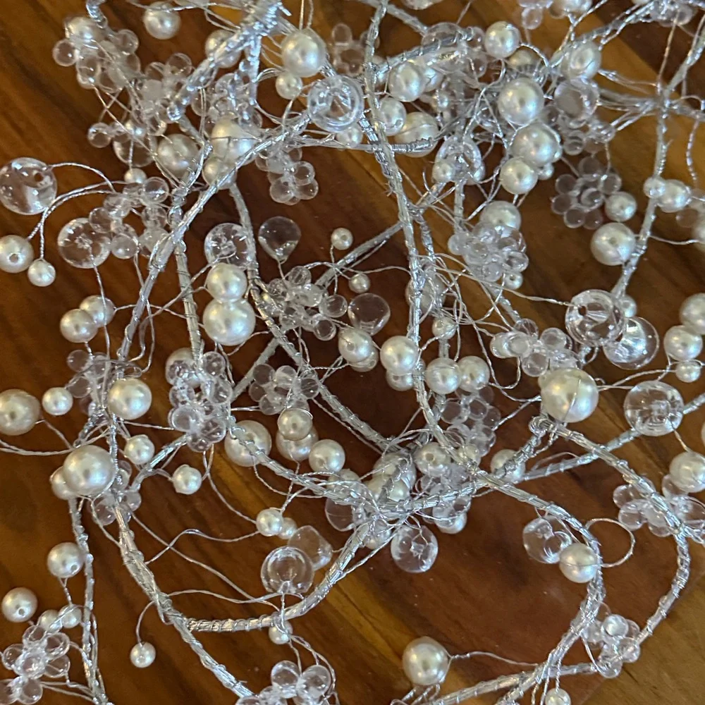 Elegant Pearl and Crystal Garland